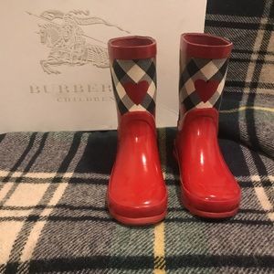 Burberry ‘Ranmoor' Heart Print Rain Boot
Kid